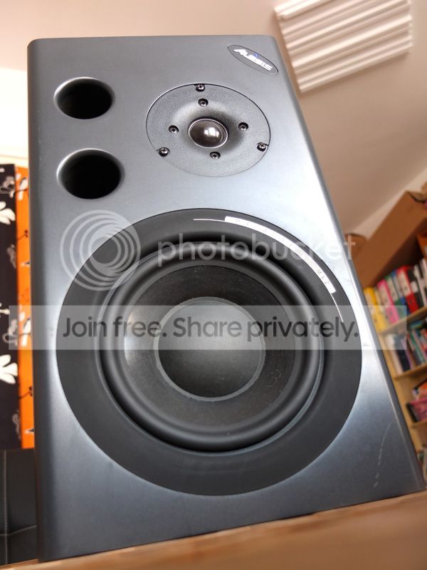Monitor-L-1.jpg