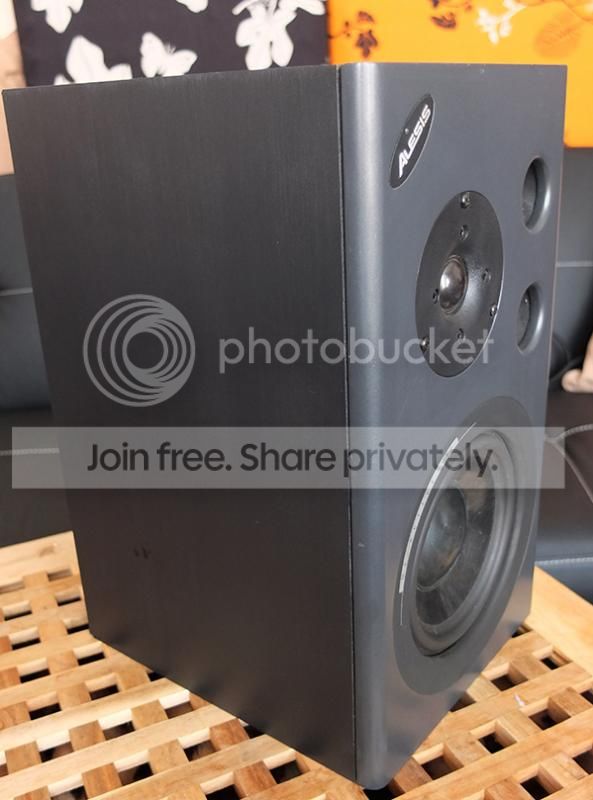Monitor-R-3.jpg