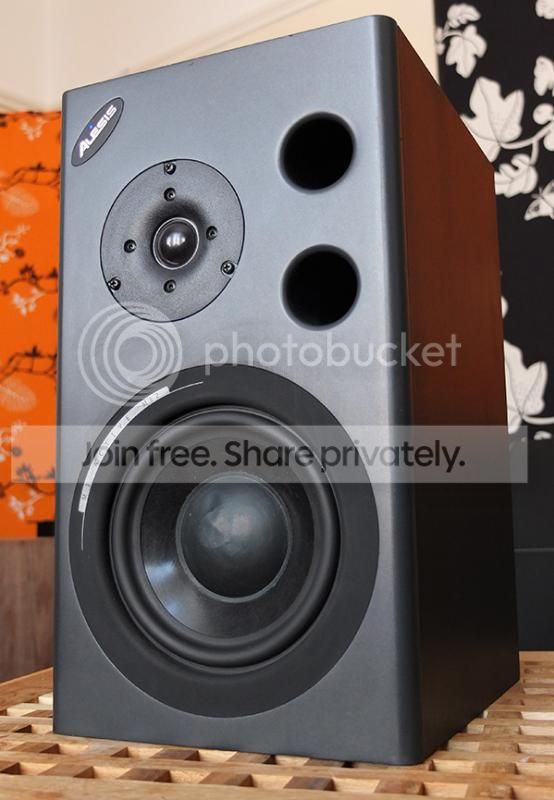 Monitor-R-1.jpg