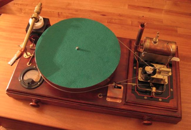 Steampunk-Turntable.jpg